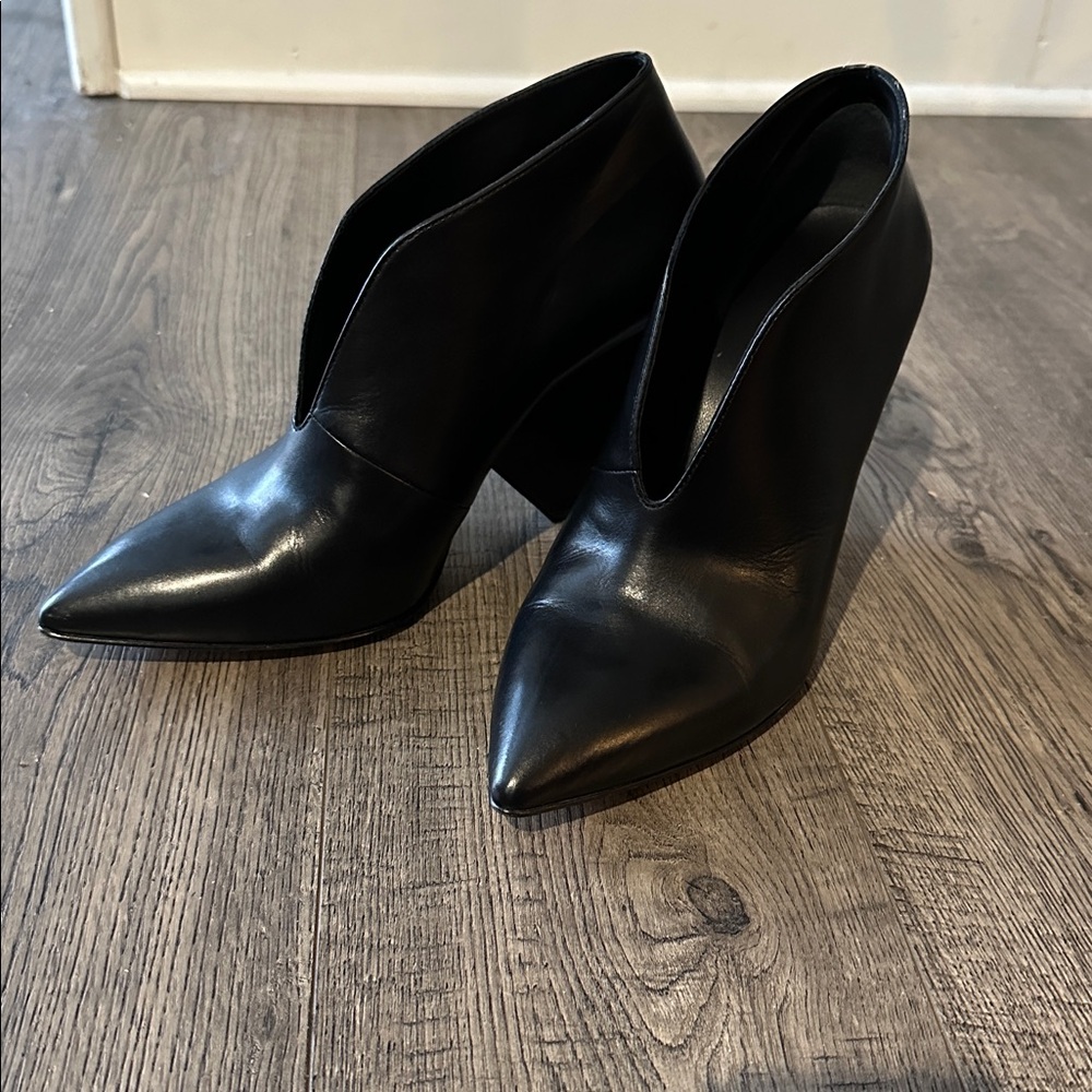 PAIGE Emi Black Pointed Toe Ankle bootie Sz 8.5M - Picture 8 of 11